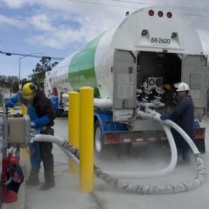 Navistar-Joins-Forces-with-Clean-Energy-Fuels